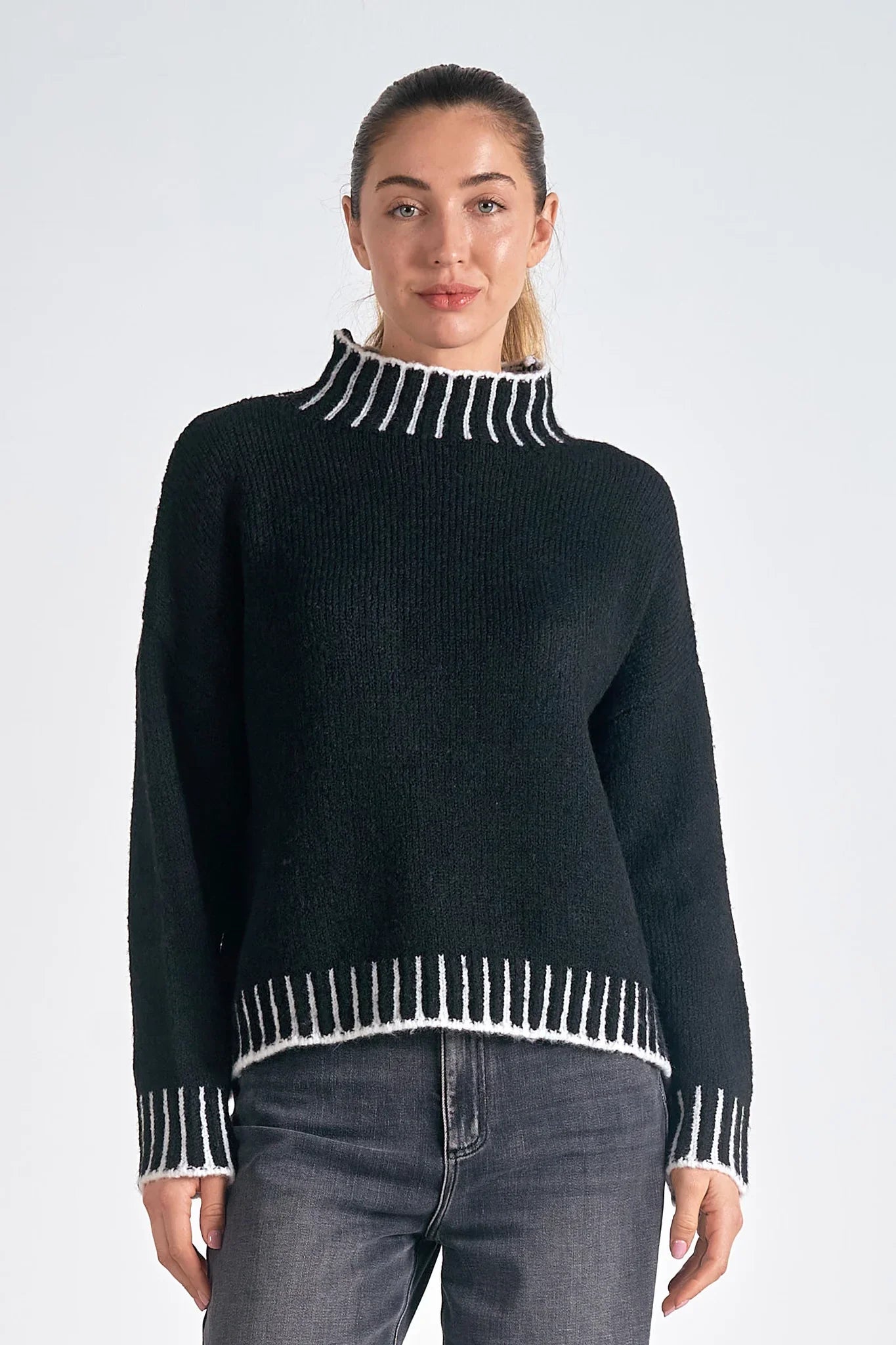 Sweater with Stitching in Black - Elan